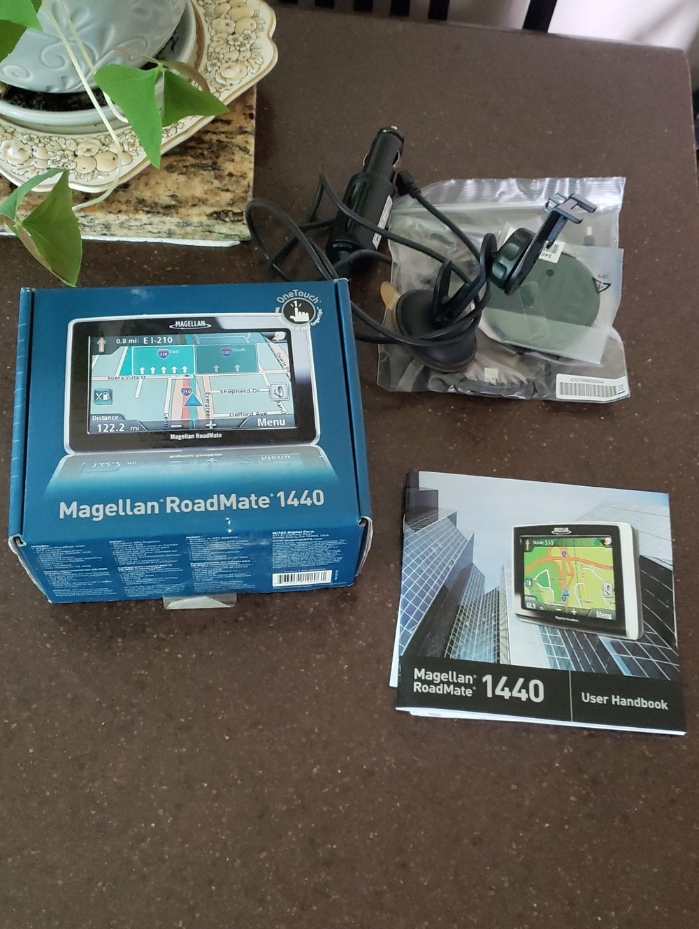 Magellan RoadMate 1440 GPS Navigator System USA/Can/Puerto Rico Maps1q